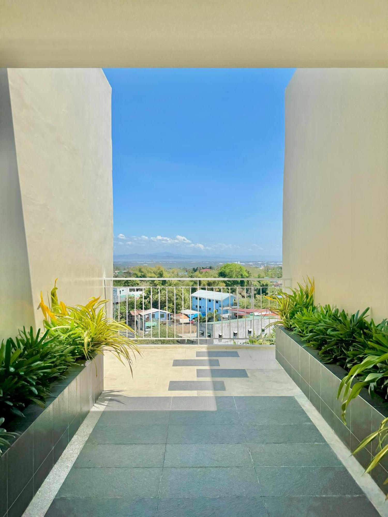 Fullerton Suites Puting Kahoy Экстерьер фото
